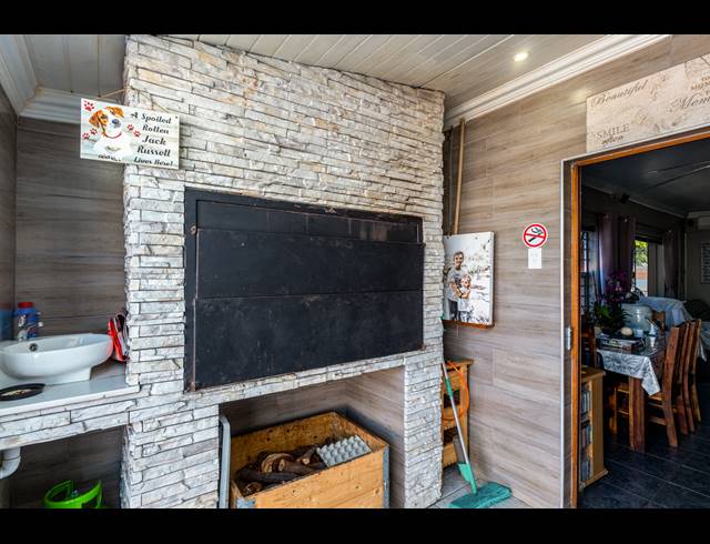 3 BEDROOM HOUSE FOR SALE IN CHURCHILL ESTATE